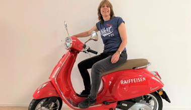 Ruth Mazenauer gewinnt die rote Vespa