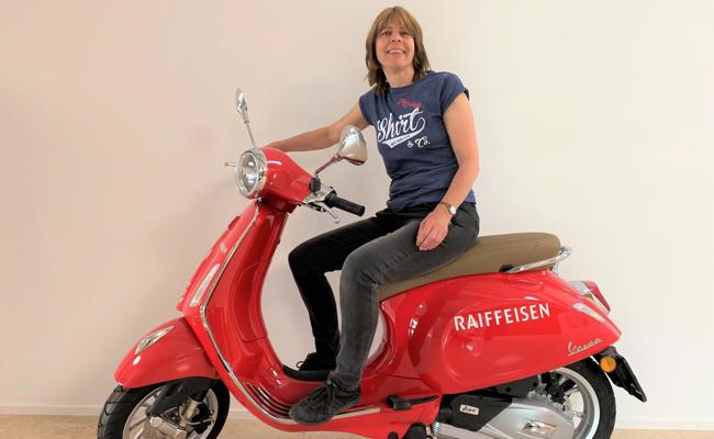 Ruth Mazenauer gewinnt die rote Vespa