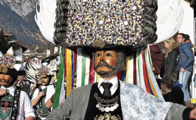 Prachtvolle Figuren aus Tirol und Steiermark