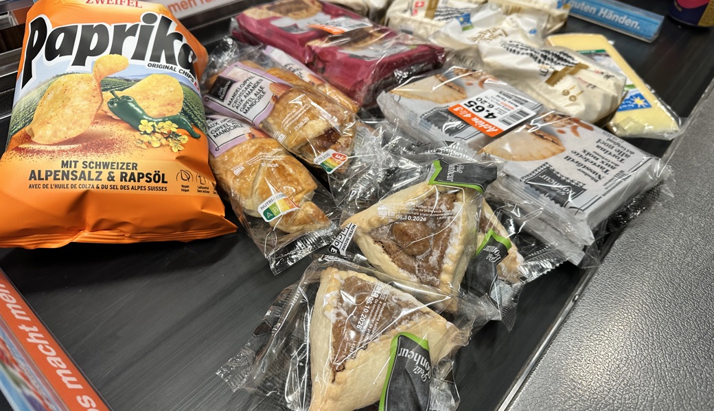Nussgipfel, Schokoladenpulver und Käse: Heimweh passt in einen Koffer