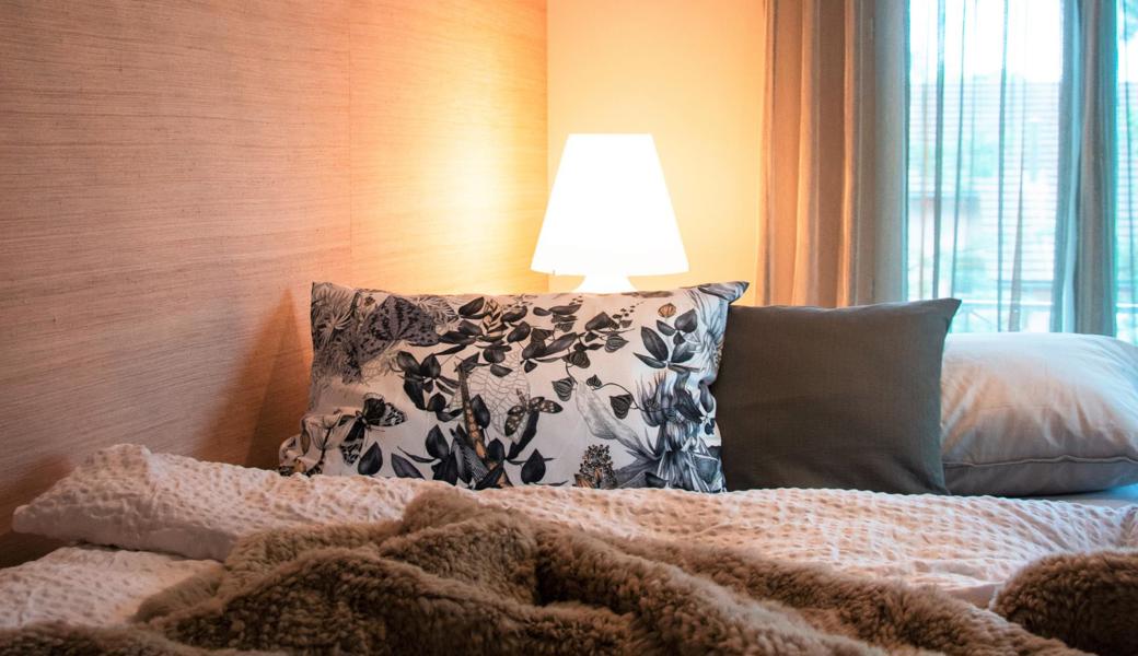 Blick in ein Schlafzimmer.