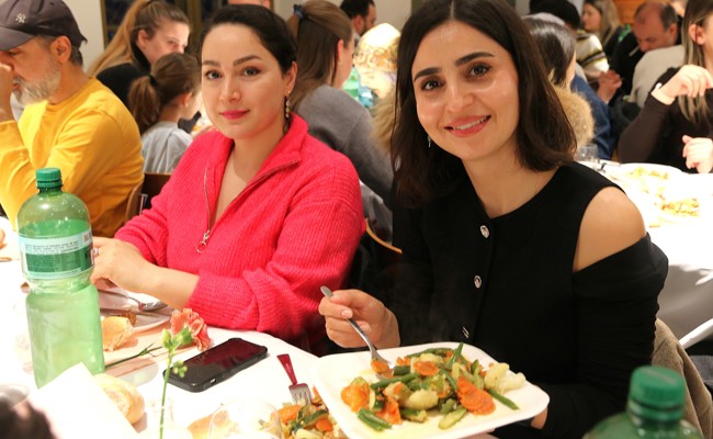 Ein besonderer «Znacht» beim gemeinsamen Fastenbrechen Iftar