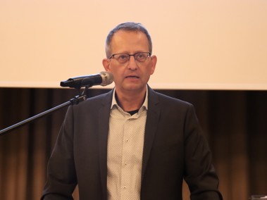 Stimmberechtigte genehmigen Steuersenkung – Stadtpräsident wünscht «schönes Wochenende»