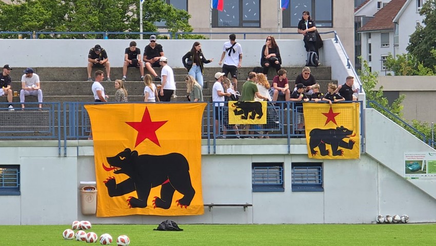 Viele Fans begleiteten den FCA aufs Wittenbacher Grüntal – das Bild täuscht, es wurde ein Stück vor dem Spiel aufgenommen. Viele Fans begleiteten den FCA aufs Wittenbacher Grüntal – das Bild täuscht, es wurde ein Stück vor dem Spiel aufgenommen.