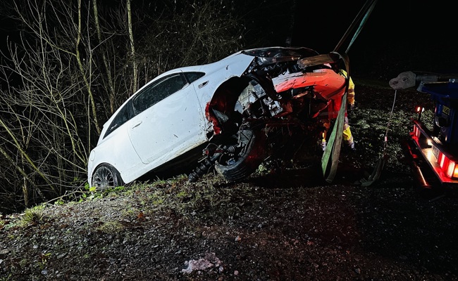 Unfall im Bruggtobel: 21-jähriger Autofahrer kam von der Strasse ab