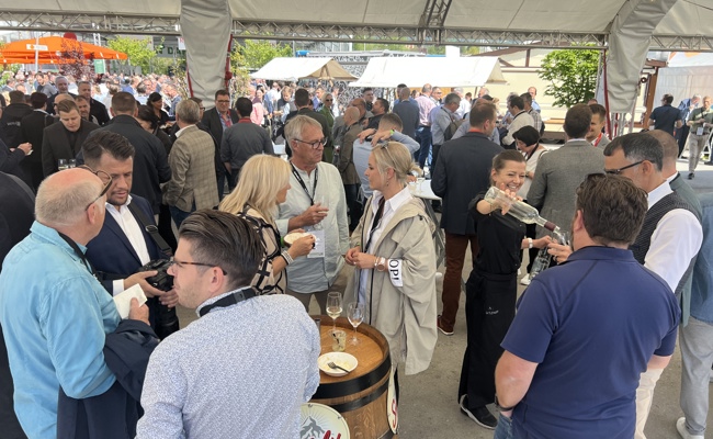 Der Rhema-Gwerblertag hat begonnen: Die Bilder vom Apéro