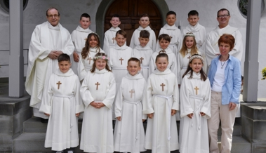 Festliche Freude: 27 Kinder empfangen die Heilige Kommunion
