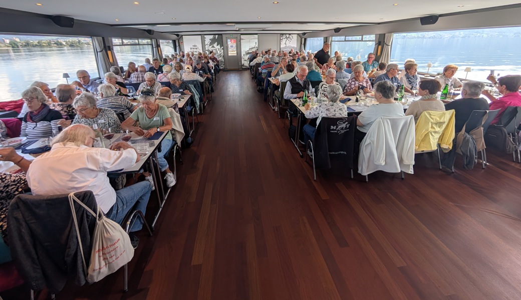 feines Mittagessen auf der MS Zug