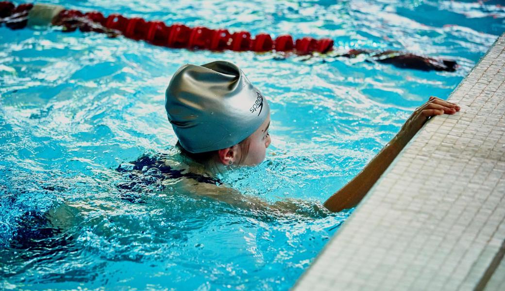 Wenn schwimmen, dann in Dornbirn. Einzelne Schulen im Rheintal führen den Schwimmunterricht im Stadtbad durch. Die meisten verzichten auf Ersatz.  