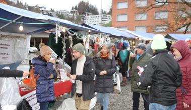 Adventsmarkt mit Programm