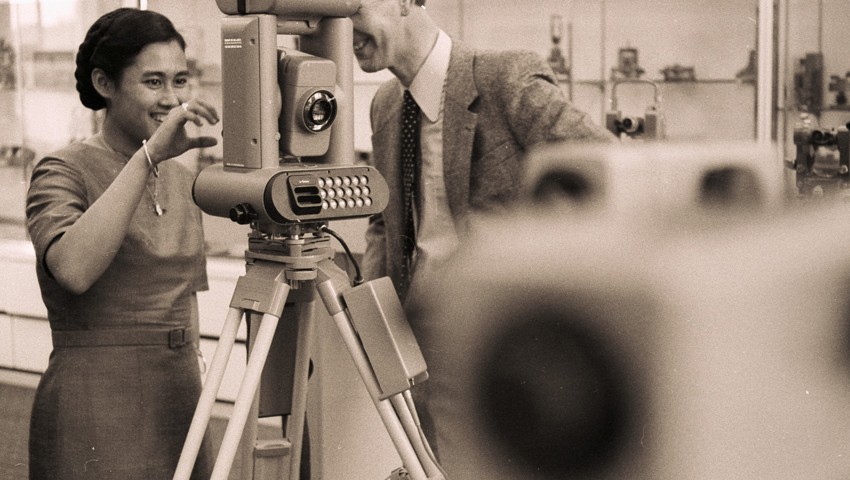 Königlicher Besuch bei Leica Geosystems: Thai-Prinzessin interessiert sich für Technologie