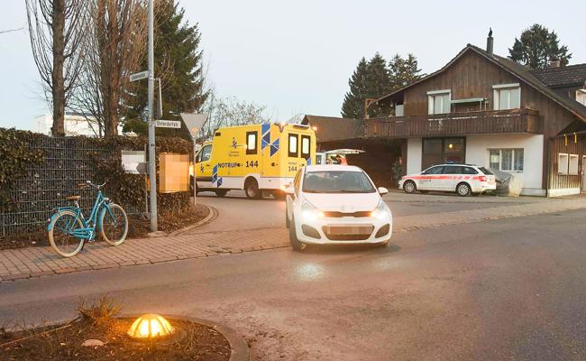 Velofahrerin verletzt nach Zusammenstoss