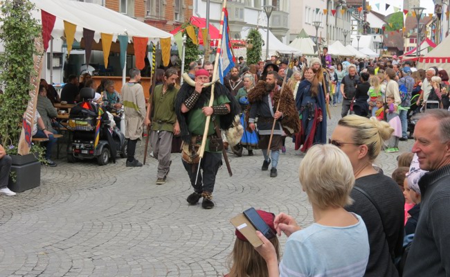 Ein Wochenende lang sind Mittelalter und Neuzeit friedlich vereint