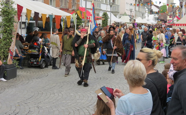 Ein Wochenende lang sind Mittelalter und Neuzeit friedlich vereint