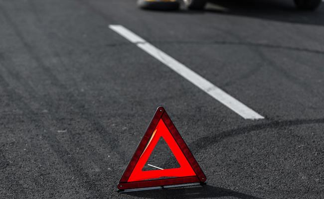 Autofahrerin missachtet Vortritt, Rollerfahrer verletzt
