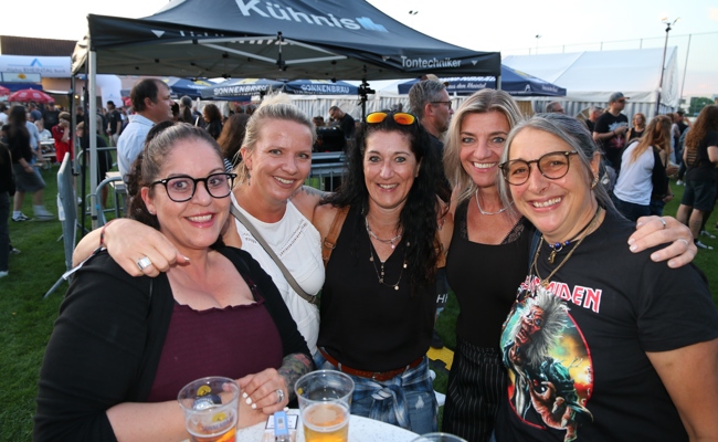 «Man muss einfach dabei sein»: Das «Rock am Fels» reisst mit zum Feiern