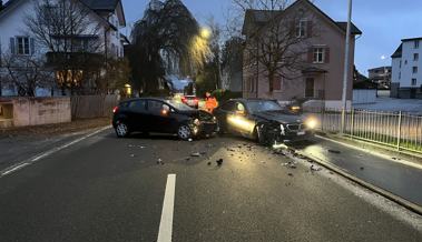 Bei einem Unfall in der Morgendämmerung entstand hoher Sachschaden