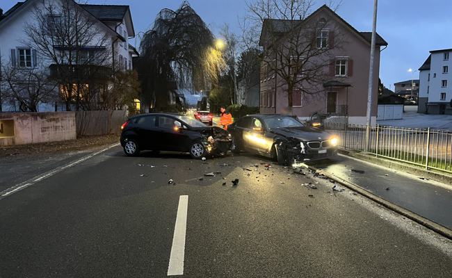 Bei einem Unfall in der Morgendämmerung entstand hoher Sachschaden