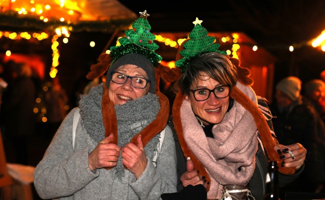 Gelungene Premiere: Der erste Adventsmarkt versprüht heimelige Gemütlichkeit