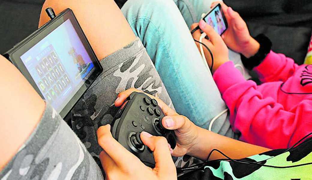 Die Lieblingsbeschäftigung vieler Jugendlicher ist das Gamen. 