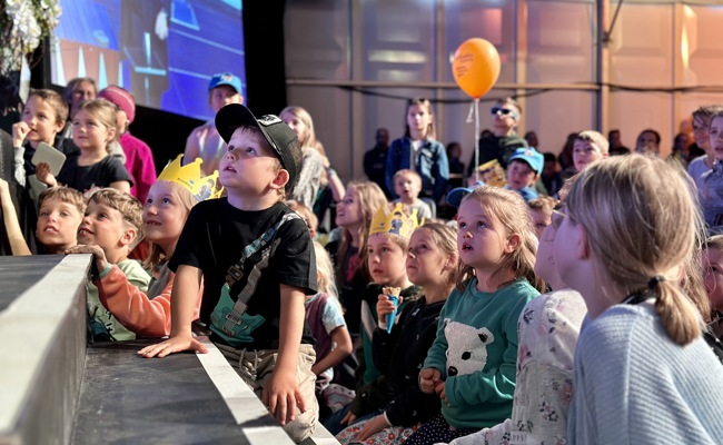 Ein Erlebnistag für die ganze Familie mit Zauberei, Kinder-Comedy und vielen Ballons