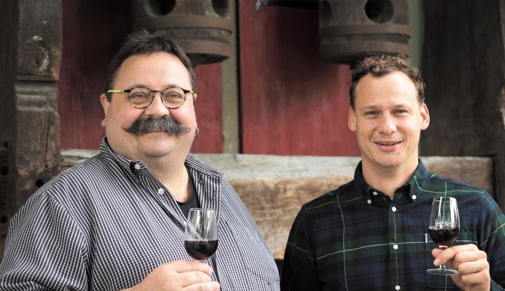 Der neue Kellermeister Werner Georges Kuster (links) und der neue Geschäftsführer Dionys Wyss wollen mit vereinter Kraft die Kontur der Weinkellerei weiter schärfen.