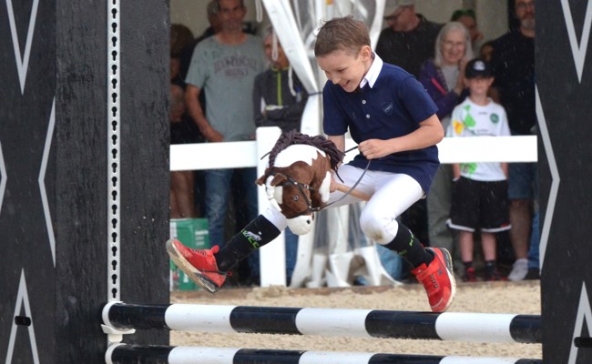 Das Hobby Horsing am Pfingstspringen war ein Publikumsmagnet