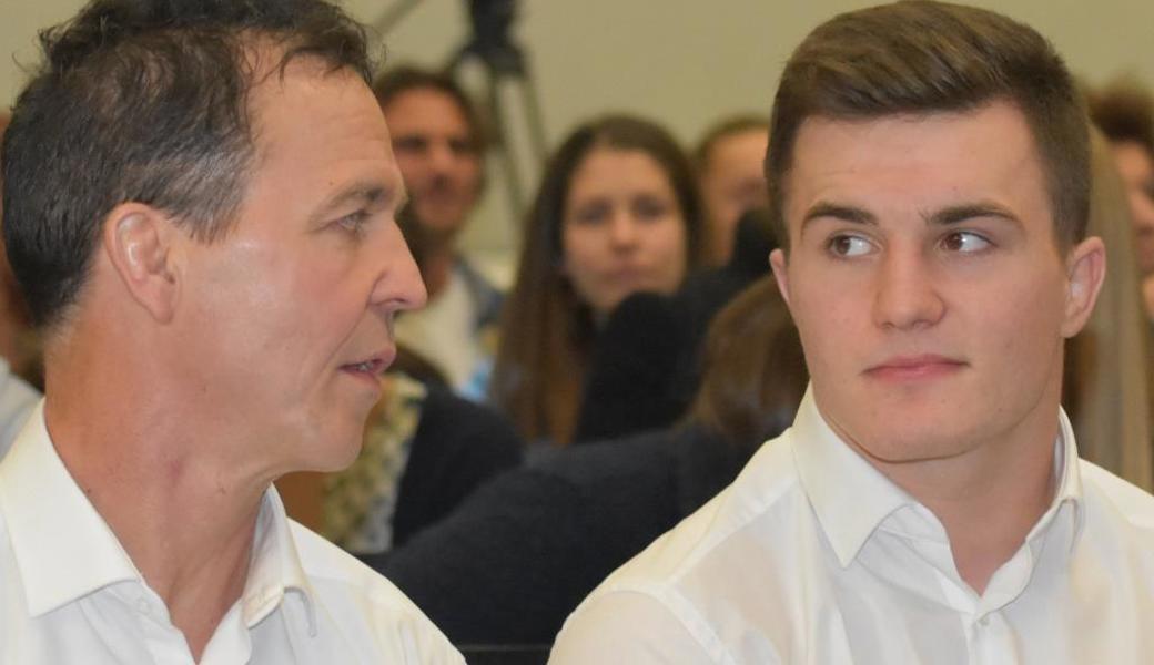 Ramon Betschart mit Vater Rainer - der Grecoringer bekam mehr als die Hälfte der Stimmen.
