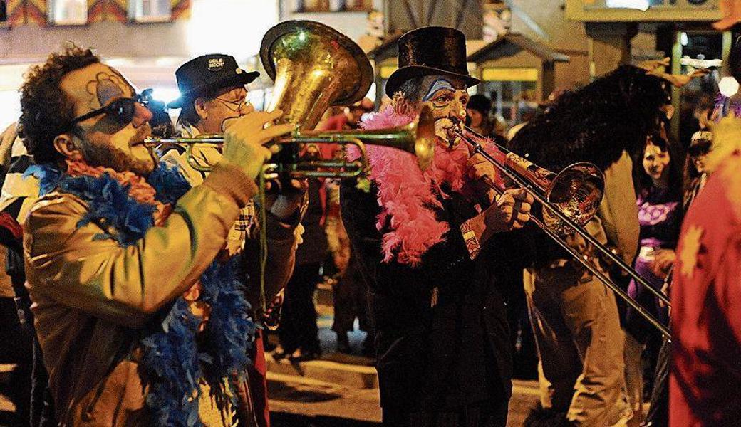 Fasnächtliche Clowns, die nur an der Altstätter Fasnacht zu sehen sind: Die Guggenmusik Kesselbächler.