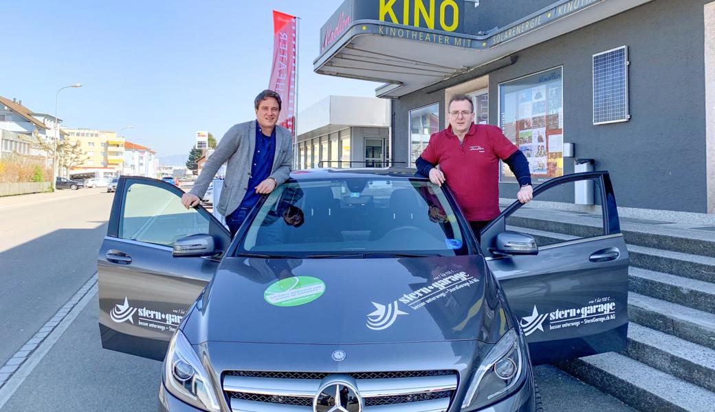 Pascal Zäch (links) und Sascha Hasler vom Kinoteam hoffen, dass ihre Dienste rege genutzt werden. 