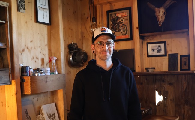 «Es gibt genug Leute, die bunte Sachen machen»: 36-Jähriger macht Kunst aus Nägeln und Schädeln