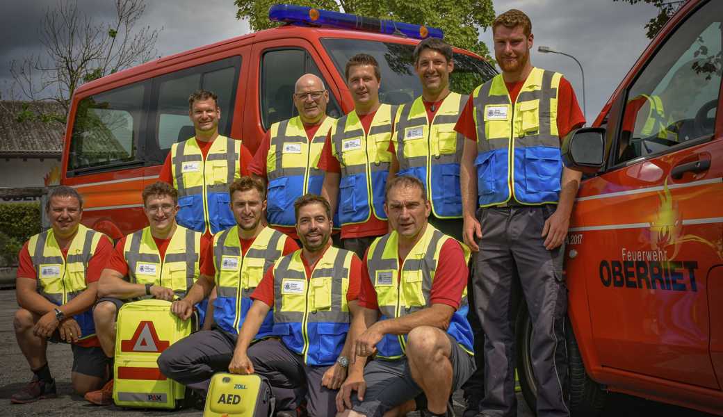 Zehn Feuerwehrmänner haben sich zu First Respondern ausbilden lassen. Sie werden alarmiert, wenn ein Mensch bewusstlos ist oder reanimiert werden muss. 