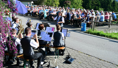 Feldgottesdienst im strahlenden Sonnenschein 