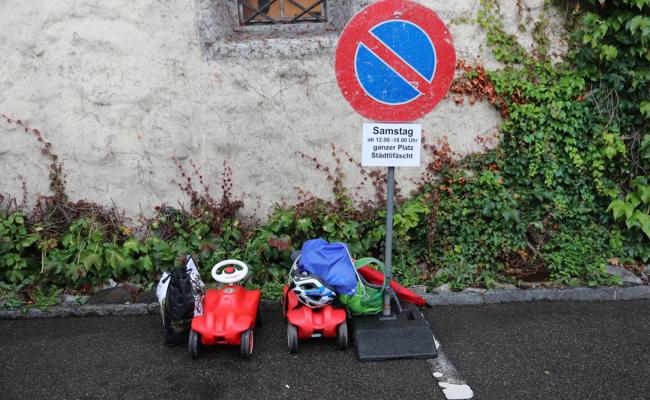 Parkverbot galt nicht für alle Fahrzeuge