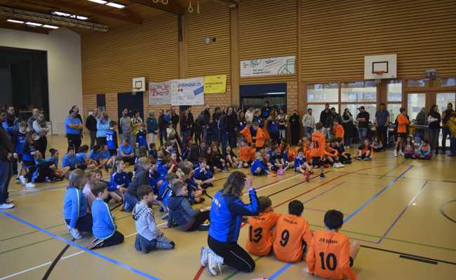 200 Faustballerinnen und Faustballer spielten am Dreikönigsturnier und am Rhomberg-Cup