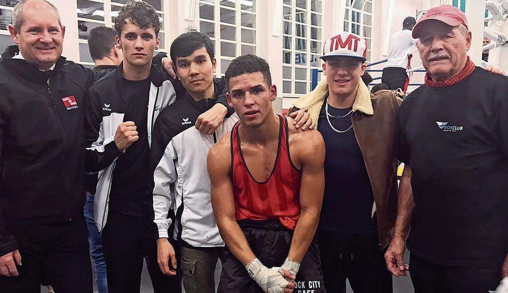 BC Rheintal (von links): Kampfrichter Thomas Walser, Francesco Licchetta, Azghar Mohammadi, Matheus de Sousa, Muhammed Temizer und Trainer Walter Walser. 