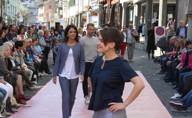 Farbenfrohe Altstätter Modeschau
