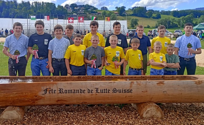 15 Rheintaler Buben zeigten auch im Freiburgerland ihr grosses Können