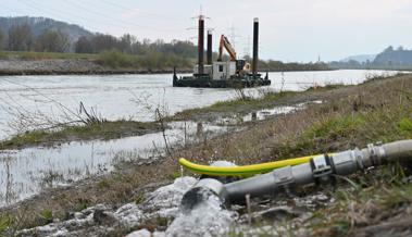 Baggerarbeiten im Rhein dauern noch ein wenig länger