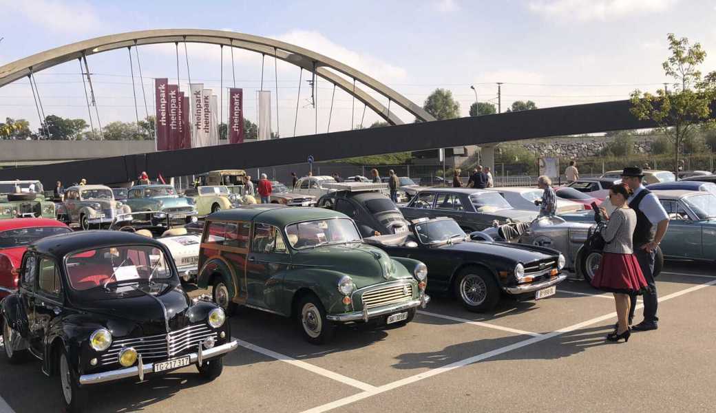 An der Verkehrsschau können Oldtimer, alte Motorräder und Traktoren bestaunt werden. 