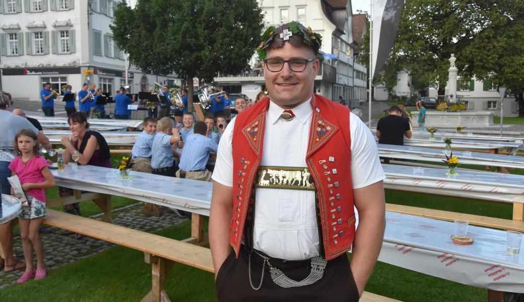 Mit Eichenlaub geschmückt: Der 31-jährige Marcel Kuster ist seit letztem Sonntag zweifacher Eidgenosse.  Mit Eichenlaub geschmückt: Der 31-jährige Marcel Kuster ist seit letztem Sonntag zweifacher Eidgenosse.