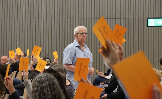 Schulbürgerinnen und -bürger heissen alle Sparpakete gut