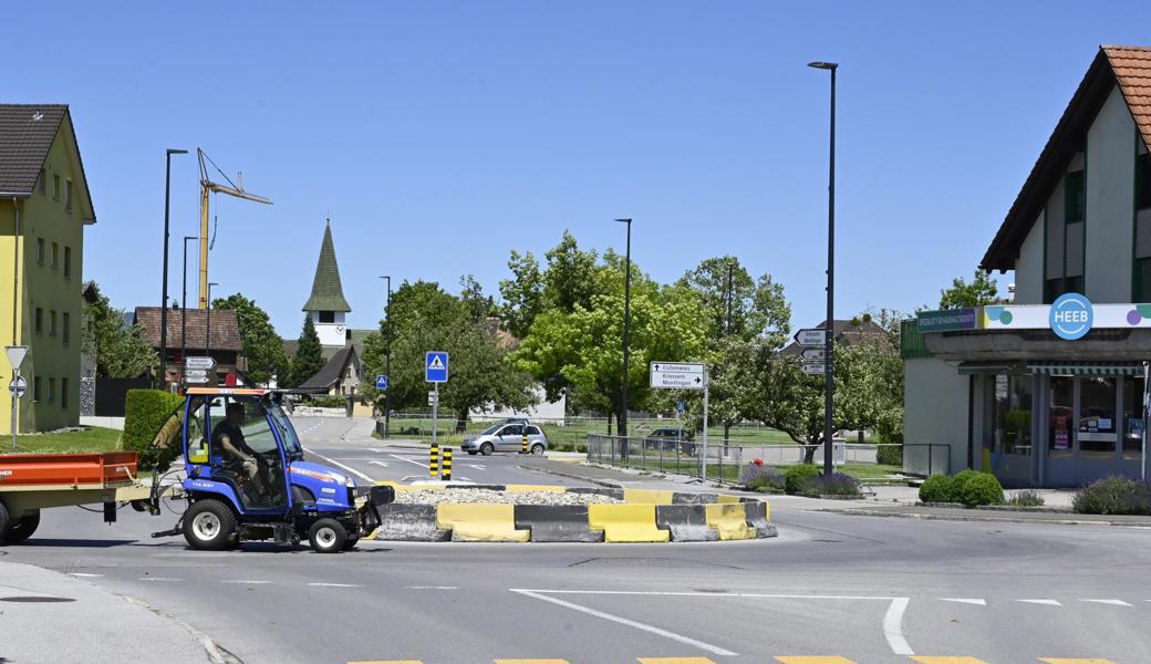 Seit 14 Jahren ein Provisorium: Der Kreisel in der Bahnhofstrasse Oberriet. Jetzt evaluiert das Tiefbauamt des Kantons die künftige definitive Verkehrsführung.