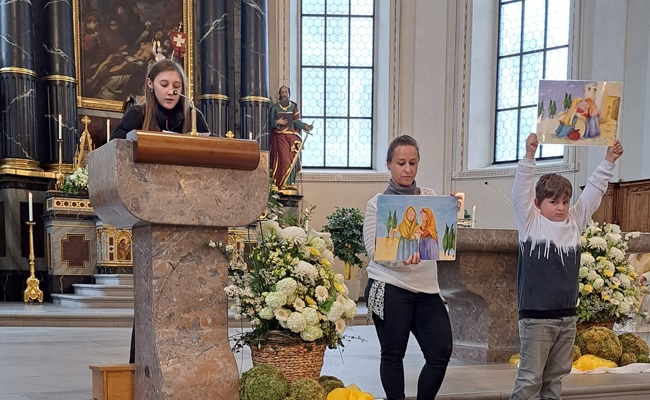 Am Sonntag begingen Kinder, Eltern und Grosseltern den Muttertag mit einem Gottesdienst