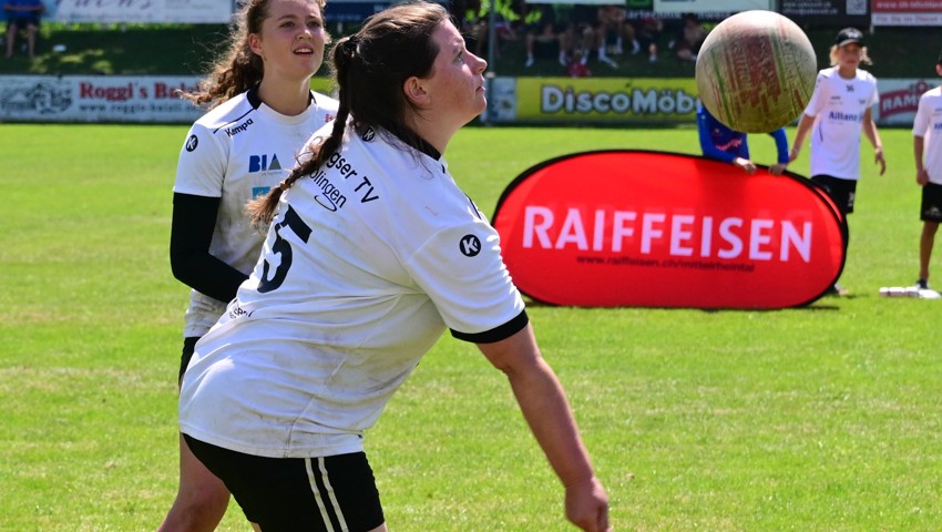 Die Frauen vom Ohligser TV aus Solingen (D) feierten am Grenzlandturnier dank des Finalsiegs gegen Kellinghusen den Titel.
