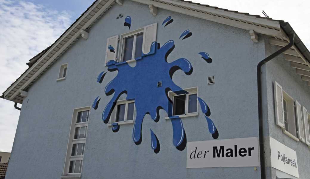 Der Klecks auf dem Wohnhaus an der Unterdorfstrasse in Widnau entstand im Jahr 1989 zum zehnjährigen Bestehen des Malerbetriebs von Karl Poljansek.
