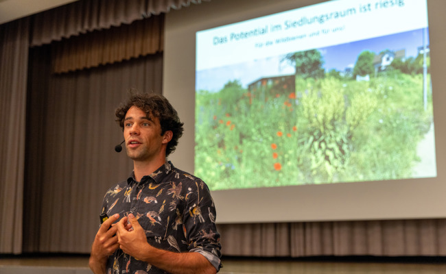 Wildbienenexperte begeistert das Publikum