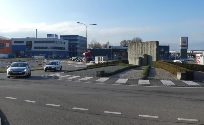 Unfall im Kreisel - einfach weitergefahren