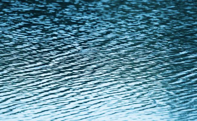 Frau ertrinkt in Baggersee