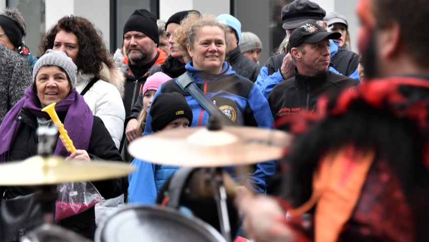 Spass für Gross und Klein bei der «Fasnacht am Markt» Spass für Gross und Klein bei der «Fasnacht am Markt»